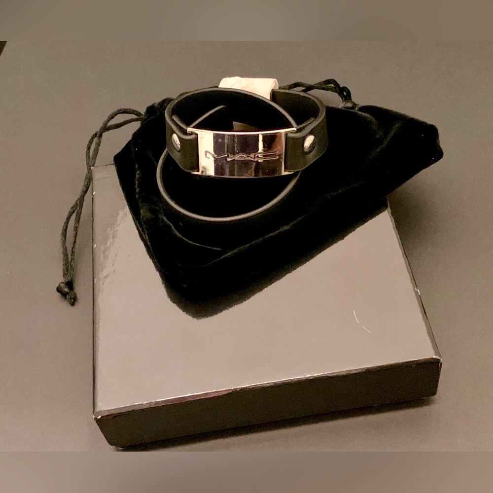RARE MAC COSMETICS EMPLOYEE PLEATHER BRACELET NEVER WORN